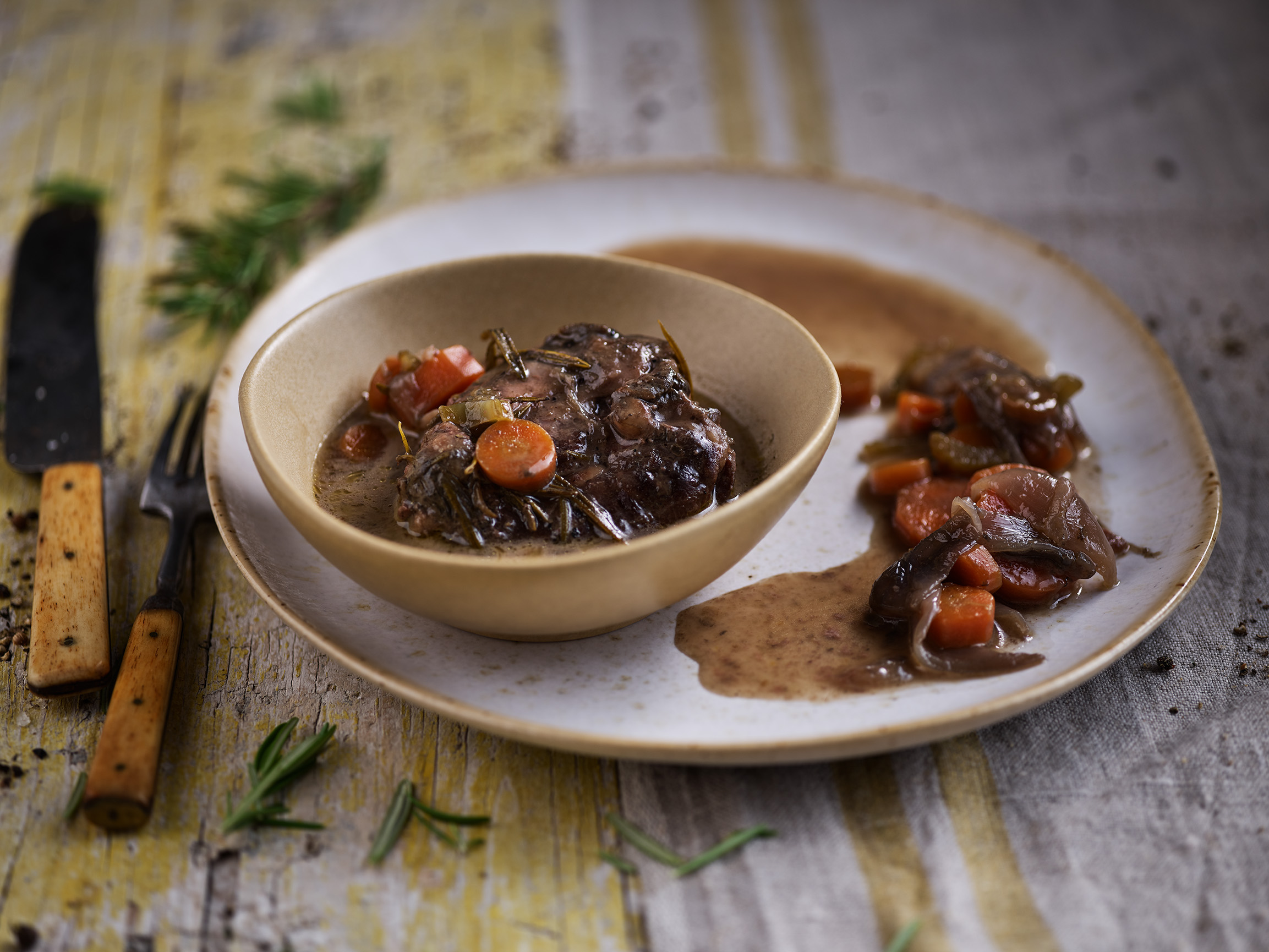 Sous_vide_pork_cheeks_in_red_wine_marinade_id_490288_Landscape_0070.jpg